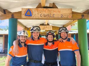 Bénévoles souriants à la fin de la mission Mayotte