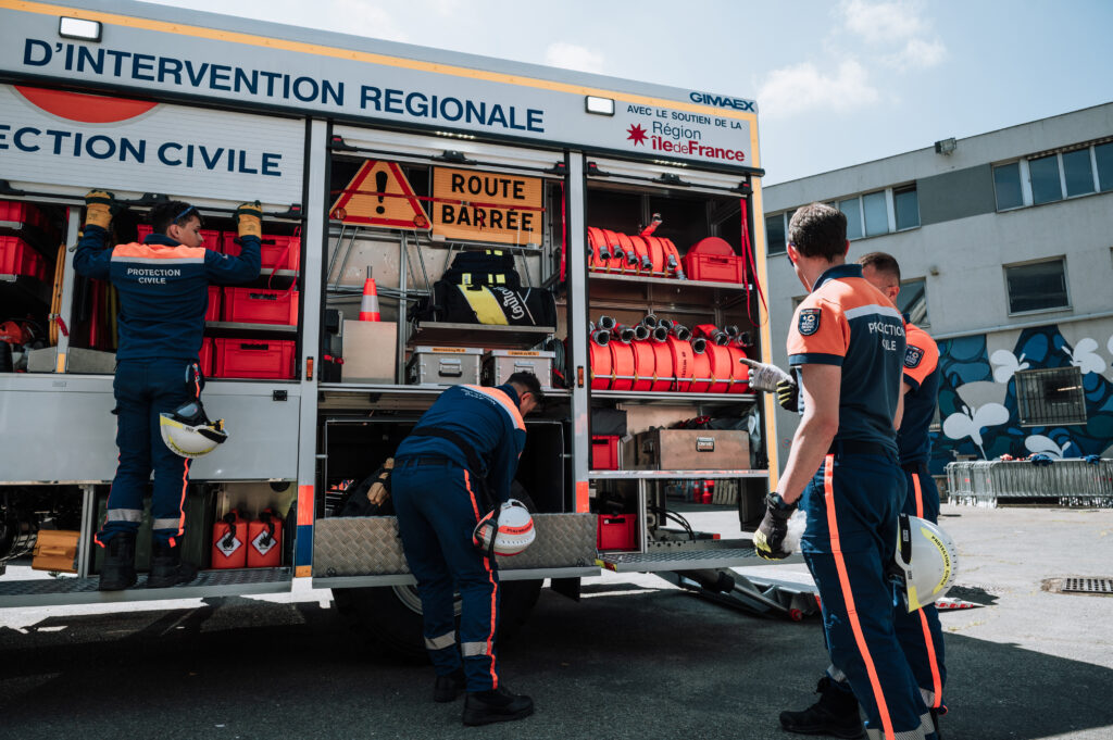 Manoeuvre FLIT-32 bénévoles qui font une manoeuvre sur un flit