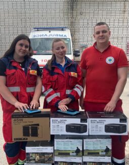 Réception des dons par le Service Médical d'Urgence par la région de Chernihiv